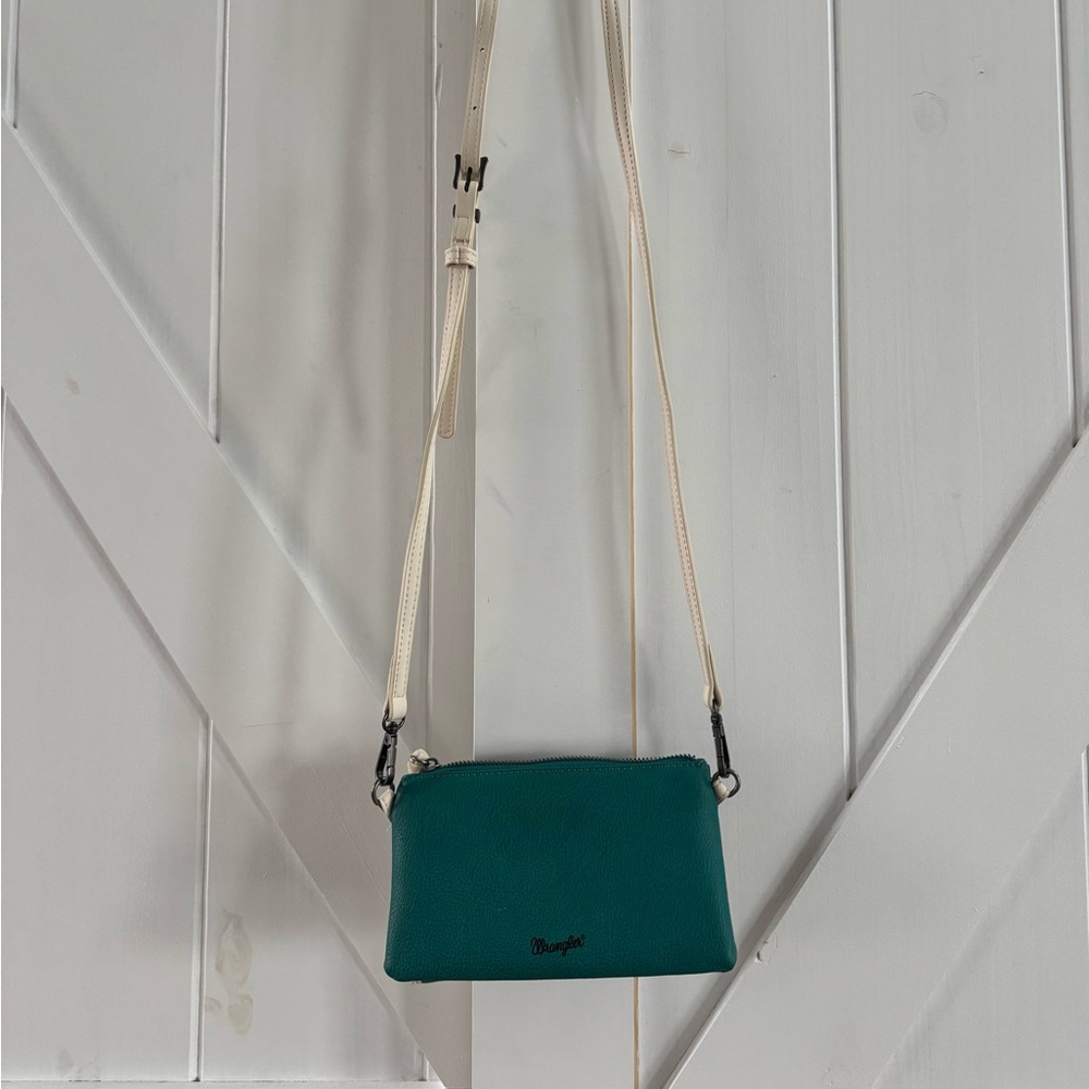 Wrangler Long Live Cowgirls Crossbody Clutch - Picture 5 of 6